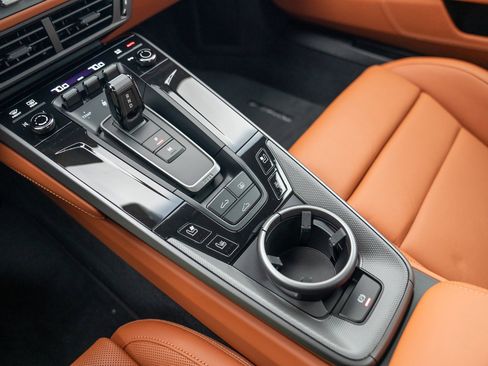 Used 2025 Porsche 911 Carrera image 24