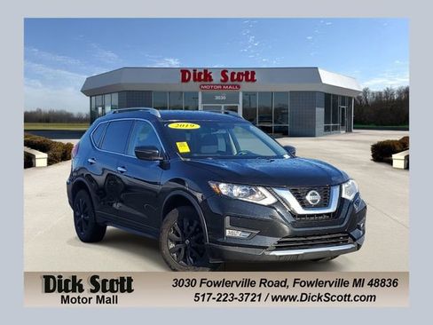 Used 2019 Nissan Rogue SV image 1