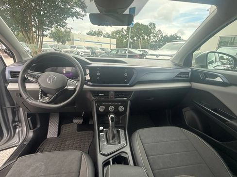 Certified 2023 Volkswagen Taos SE FWD image 18