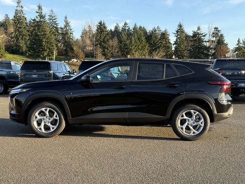 New 2026 Chevrolet Trax LS w/ LS Convenience Package image 2