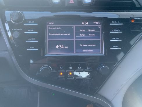 Used 2019 Toyota Camry L image 16