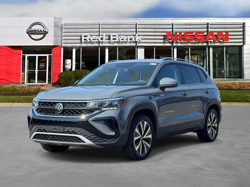 Used 2022 Volkswagen Taos SE AWD/4WD image 2