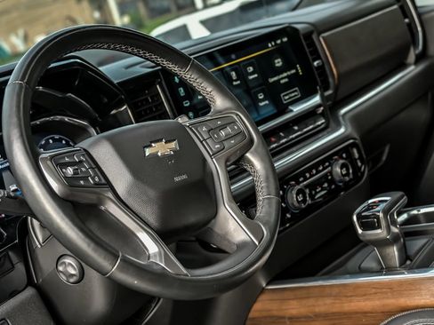 Used 2023 Chevrolet Silverado 1500 High Country w/ High Country Premium Package AWD/4WD image 18