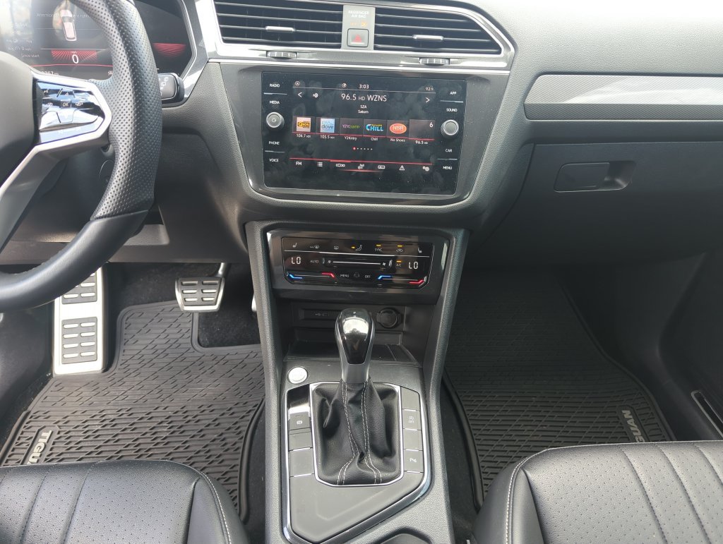 Certified 2023 Volkswagen Tiguan SE R-Line FWD image 25
