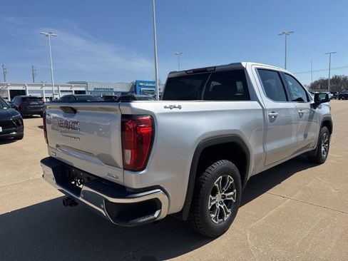 Used 2020 GMC Sierra 1500 SLE w/ SLE Value Package image 3