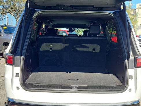 Used 2023 Jeep Wagoneer L Series III image 6