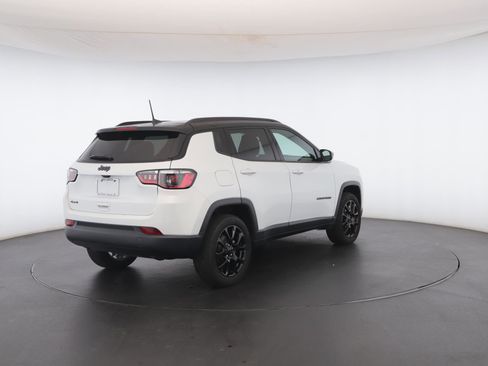 Used 2024 Jeep Compass Latitude w/ Sun and Sound Group image 28