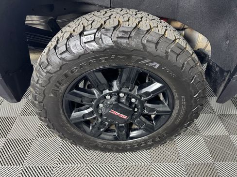 Used 2024 GMC Sierra 2500 AT4 w/ Technology Package image 34