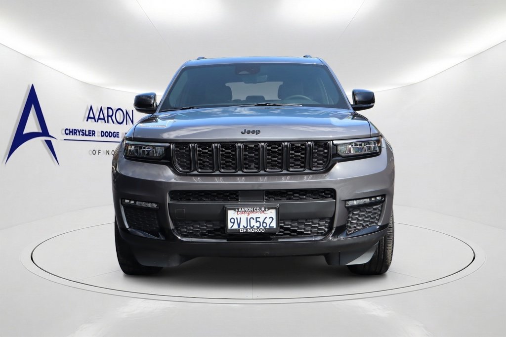 Used 2025 Jeep Grand Cherokee L Limited w/ Black Appearance Package AWD/4WD image 2