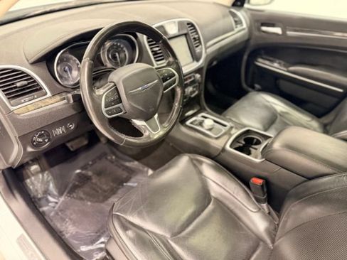 Used 2020 Chrysler 300 Limited AWD/4WD image 37