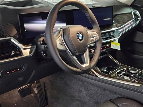 Used 2027 BMW X7 xDrive40i w/ Premium Package AWD/4WD image 3