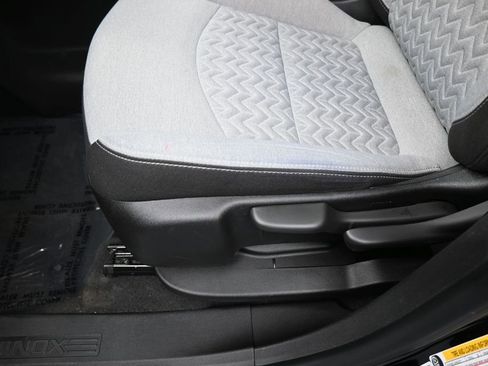 Used 2023 Chevrolet Equinox LS FWD image 15