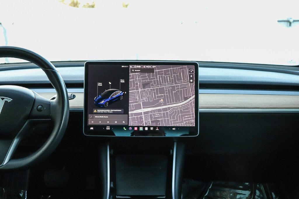 Used 2018 Tesla Model 3 Long Range RWD image 15