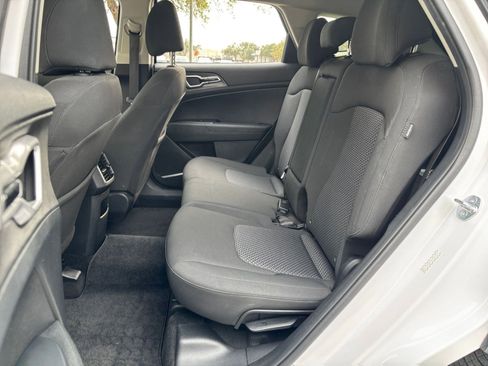 Used 2025 Kia Sportage LX image 21
