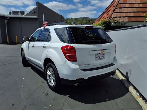 Used 2017 Chevrolet Equinox LT w/ Convenience Package AWD/4WD image 4