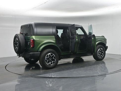 Used 2025 Ford Bronco Outer Banks image 6