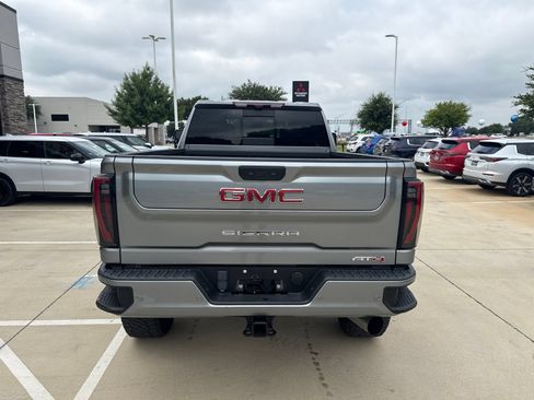 Used 2024 GMC Sierra 2500 AT4 w/ AT4 Premium Plus Package AWD/4WD image 4