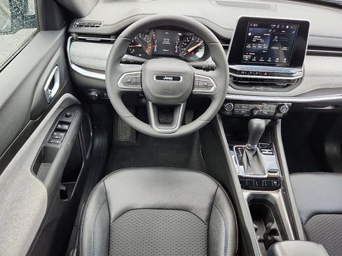 Certified 2025 Jeep Compass Latitude AWD/4WD image 11