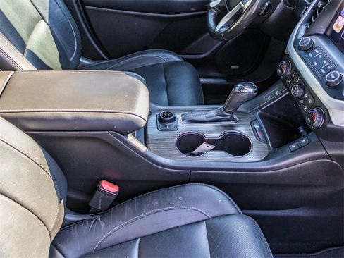 Used 2019 GMC Acadia SLT image 19