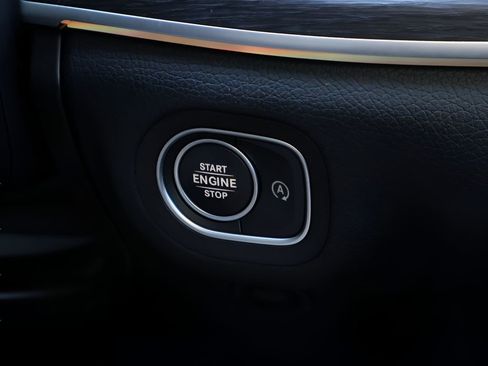 Used 2024 Mercedes-Benz GLS 450 4MATIC image 31