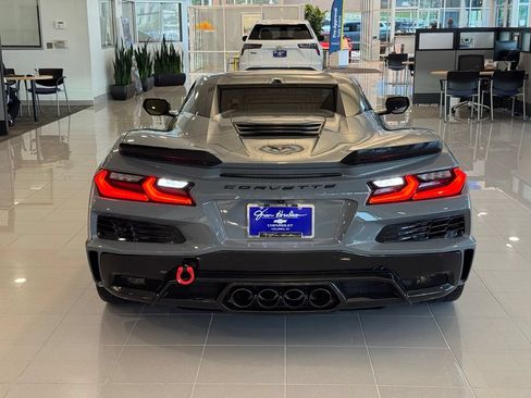 Used 2024 Chevrolet Corvette Z06 RWD image 11