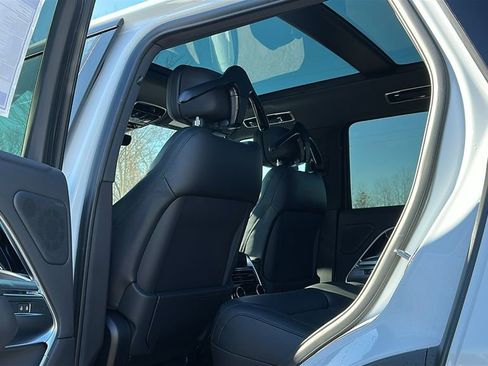 New 2026 Land Rover Range Rover SE image 22