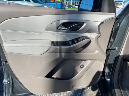 Used 2019 Chevrolet Traverse LT FWD image 8