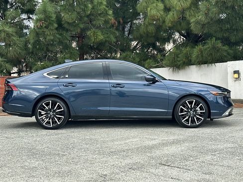 Used 2025 Honda Accord Touring image 3