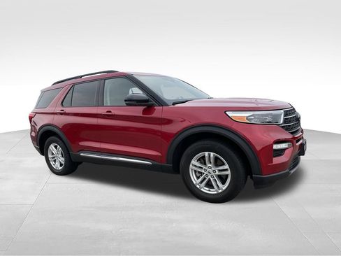 Used 2023 Ford Explorer XLT w/ Equipment Group 202A AWD/4WD image 2