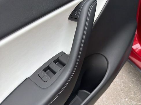 Used 2021 Tesla Model Y Long Range image 23