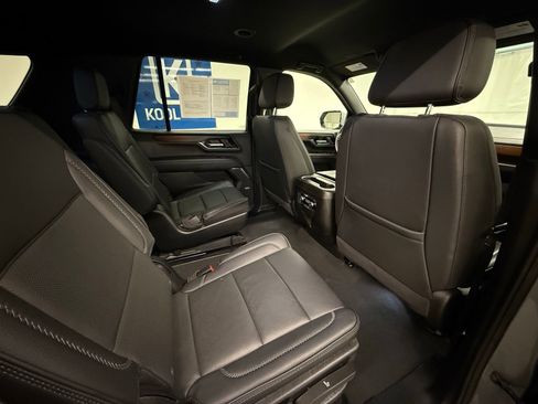 Used 2025 GMC Yukon Denali AWD/4WD image 6