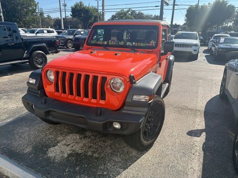 Used 2018 Jeep Wrangler Sport image 3