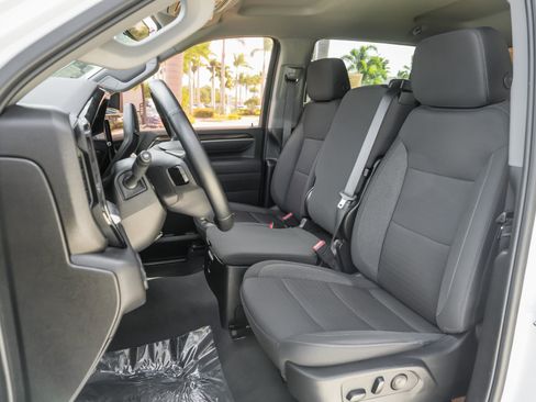 Used 2025 Chevrolet Silverado 2500 LT w/ Convenience Package image 7