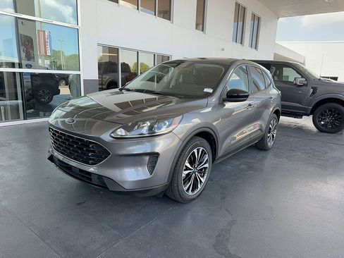 Certified 2022 Ford Escape SE w/ SE Sport Appearance Package AWD/4WD image 2