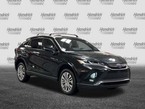 Used 2022 Toyota Venza XLE AWD/4WD image 2