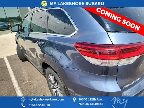Used 2017 Toyota Highlander XLE AWD/4WD image 9