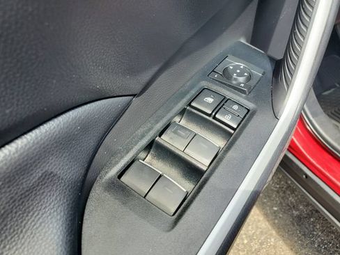 Used 2025 Toyota RAV4 XLE AWD/4WD image 15