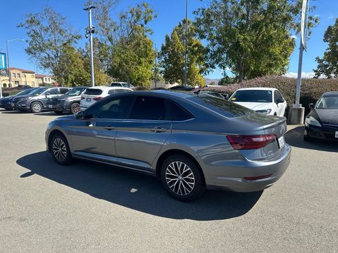 Used 2020 Volkswagen Jetta SE w/ SE Cold Weather Package FWD image 4