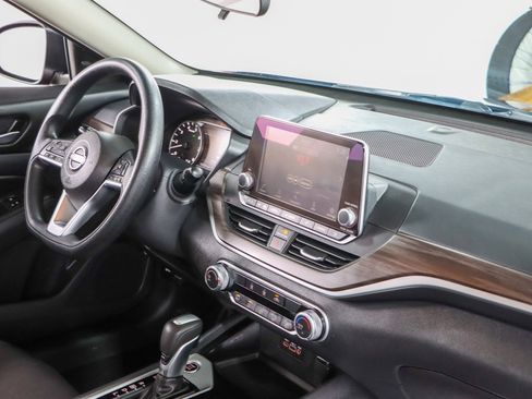 Used 2024 Nissan Altima 2.5 SV FWD image 25