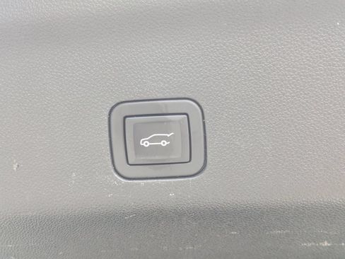 Used 2024 Chevrolet Suburban Premier AWD/4WD image 22