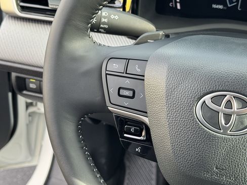 Used 2025 Toyota Camry SE image 21