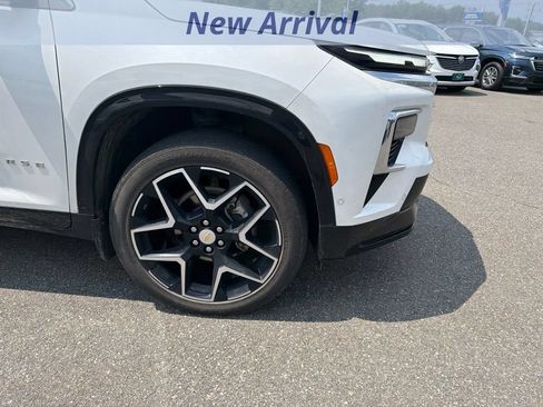 Used 2025 Chevrolet Traverse High Country w/ LPO, Floor Liner Package FWD image 3