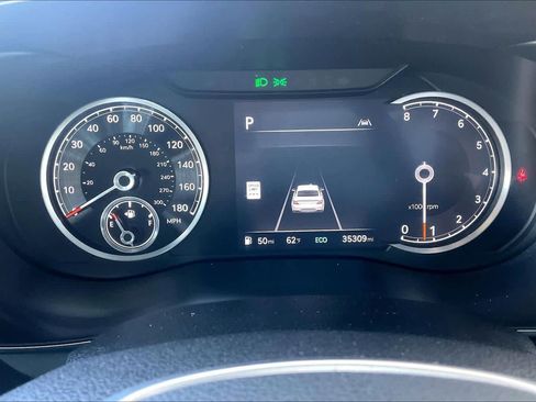 Used 2025 Genesis G70 2.5T RWD image 26