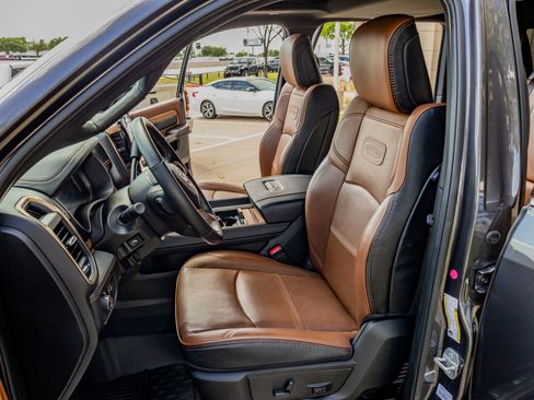 Used 2023 RAM 3500 Limited image 27