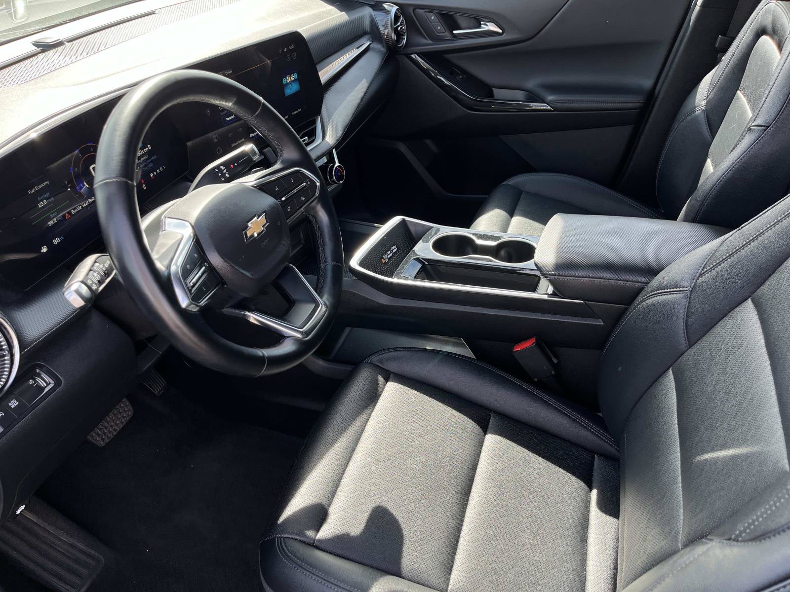 Used 2025 Chevrolet Equinox LT w/ Convenience Package II FWD image 27