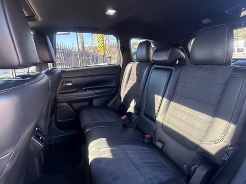 Used 2019 Mitsubishi Outlander SE image 6