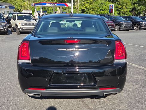 Used 2022 Chrysler 300 Touring L AWD/4WD image 4