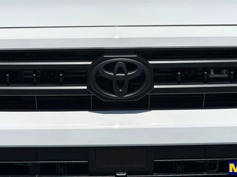 Used 2025 Toyota 4Runner SR5 AWD/4WD image 38