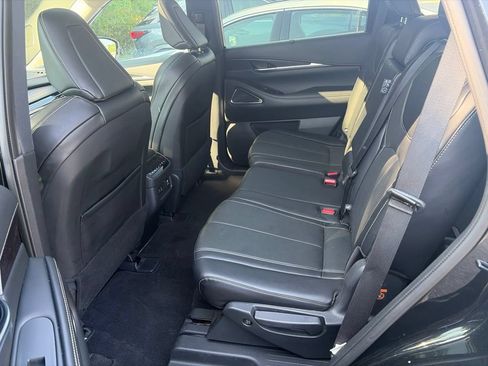 Used 2023 INFINITI QX60 Sensory w/ Cargo Package FWD image 7