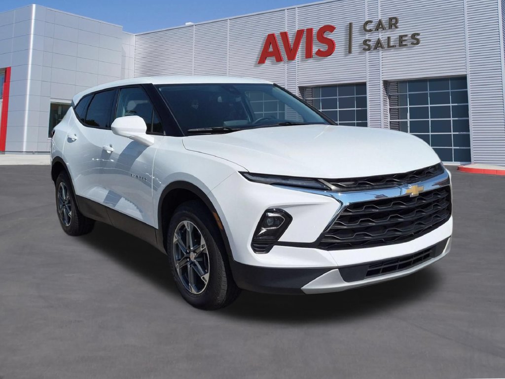 Used 2025 Chevrolet Blazer LT FWD image 3